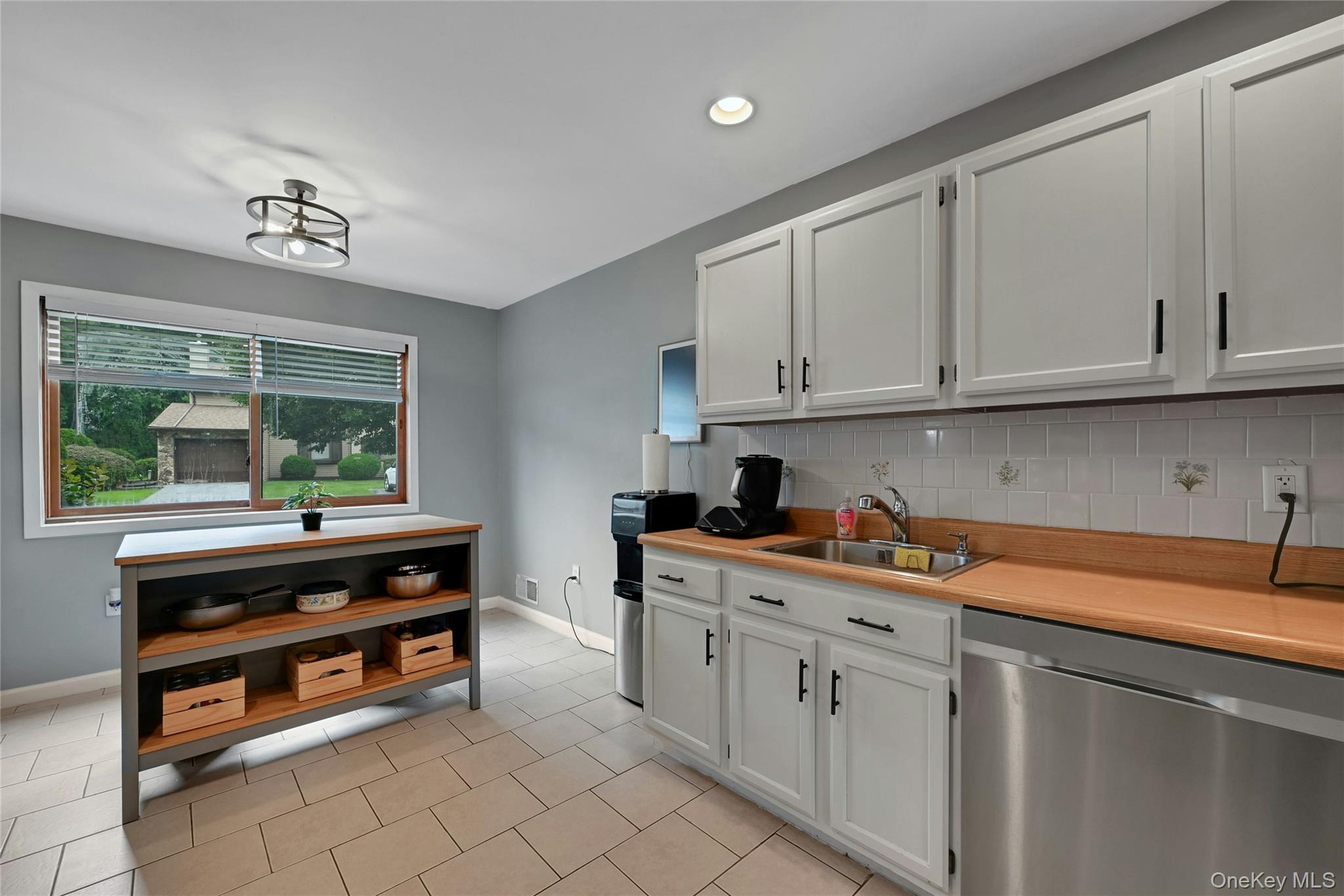 255 Heritage Lane – For Sale photo 2