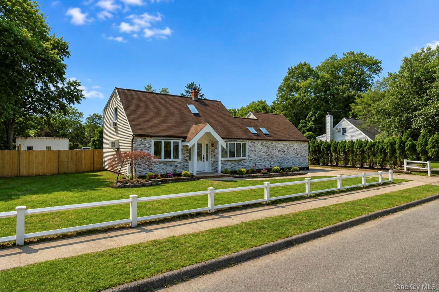 36 Fifty Acre Road S – For Sale photo 4
