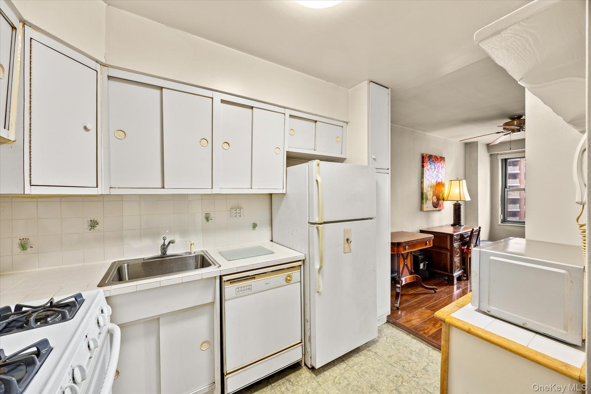 125-10 Queens Boulevard, Unit 716 photo 18