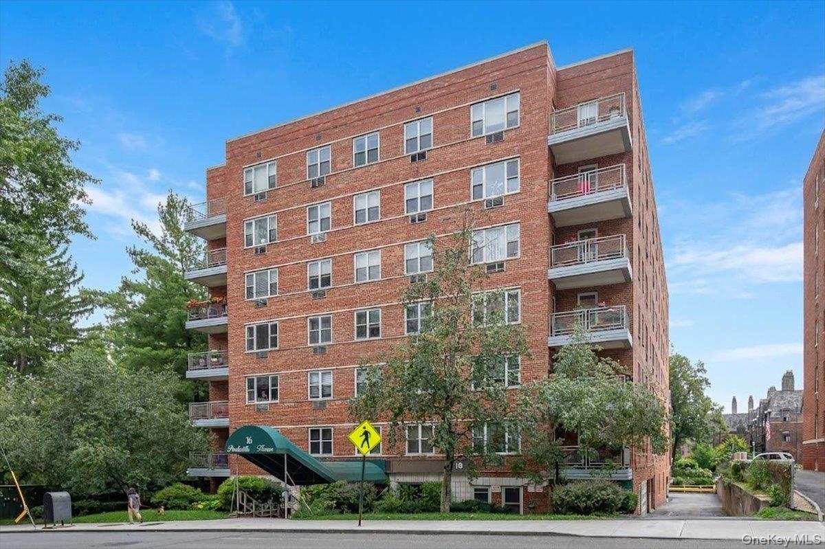 16 Lake Street, Unit 7K