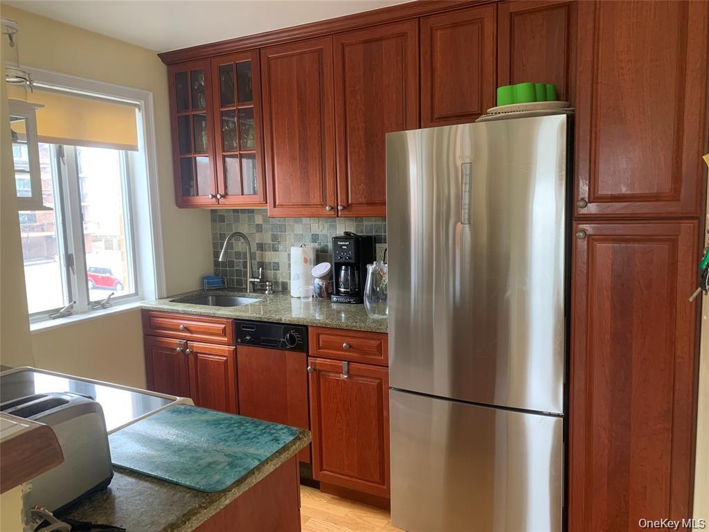780 W Broadway, Unit 2D photo 3