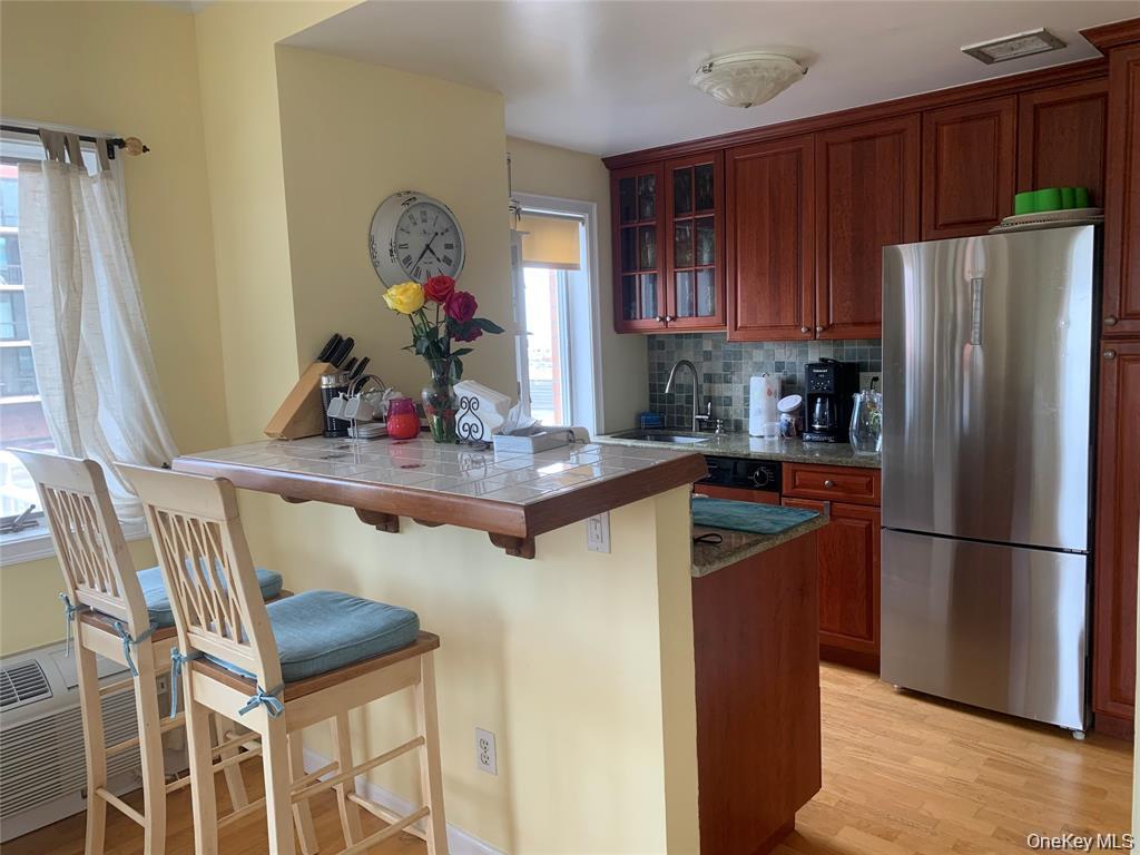 780 W Broadway, Unit 2D photo 4