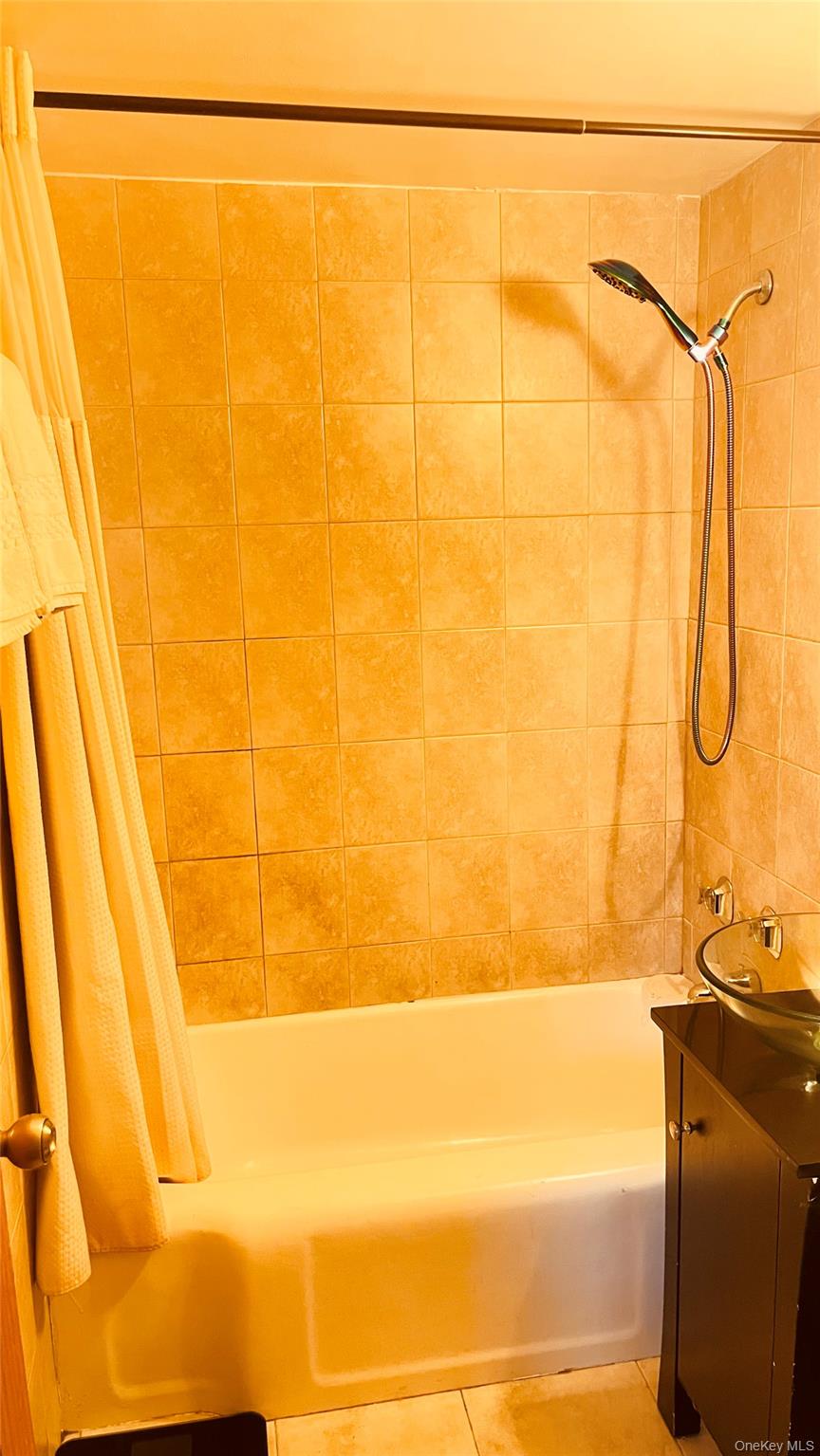 5 Fordham Hill Oval, Unit 14D photo 16