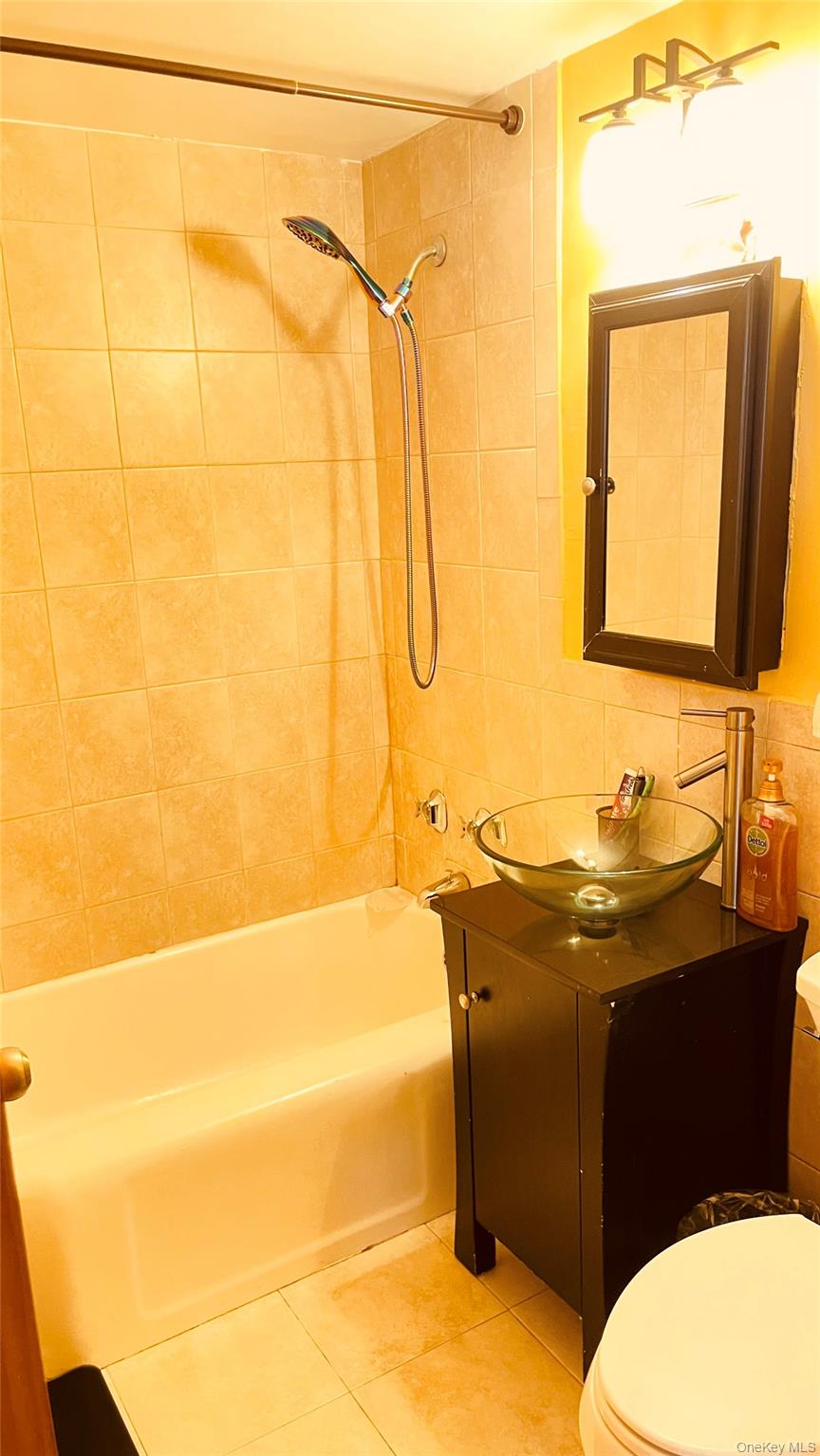 5 Fordham Hill Oval, Unit 14D photo 15