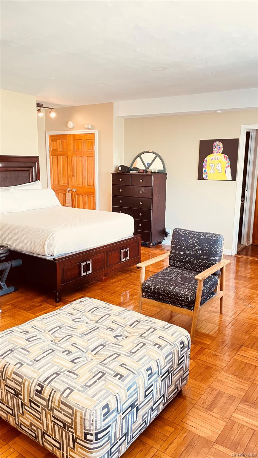 5 Fordham Hill Oval, Unit 14D photo 8