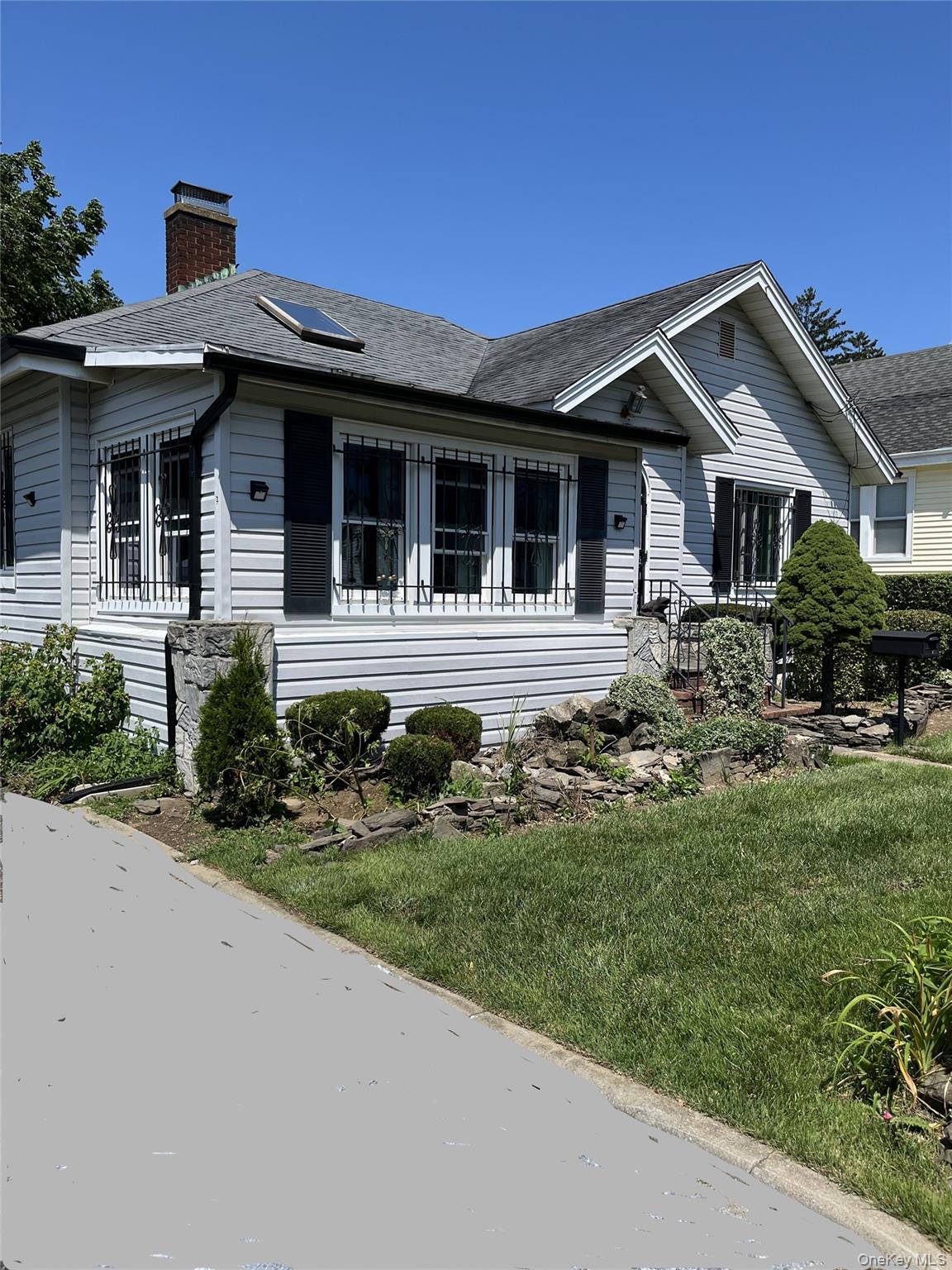 137 E Roosevelt Avenue – For Sale photo 2