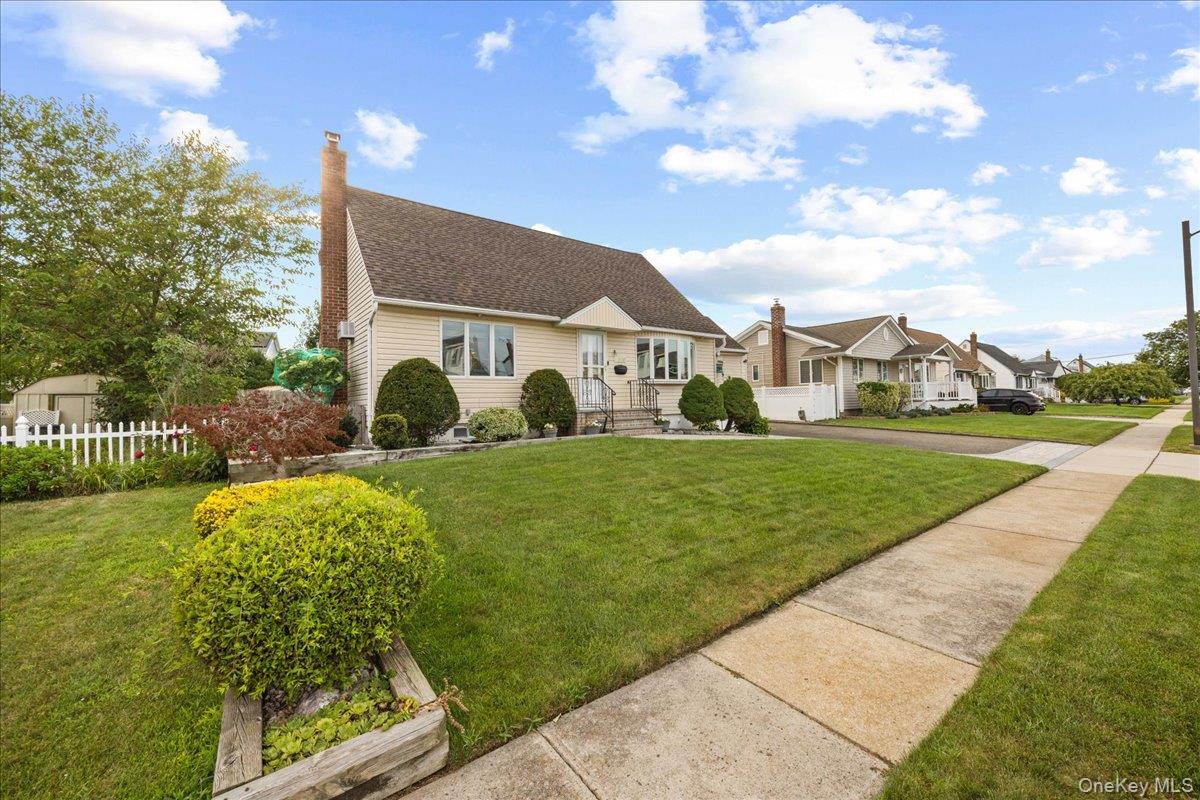 4060 Maywood Drive – For Sale photo 4