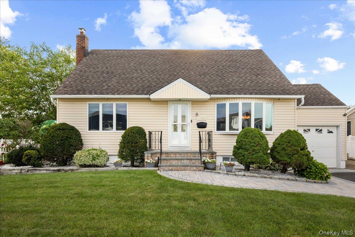 4060 Maywood Drive – For Sale