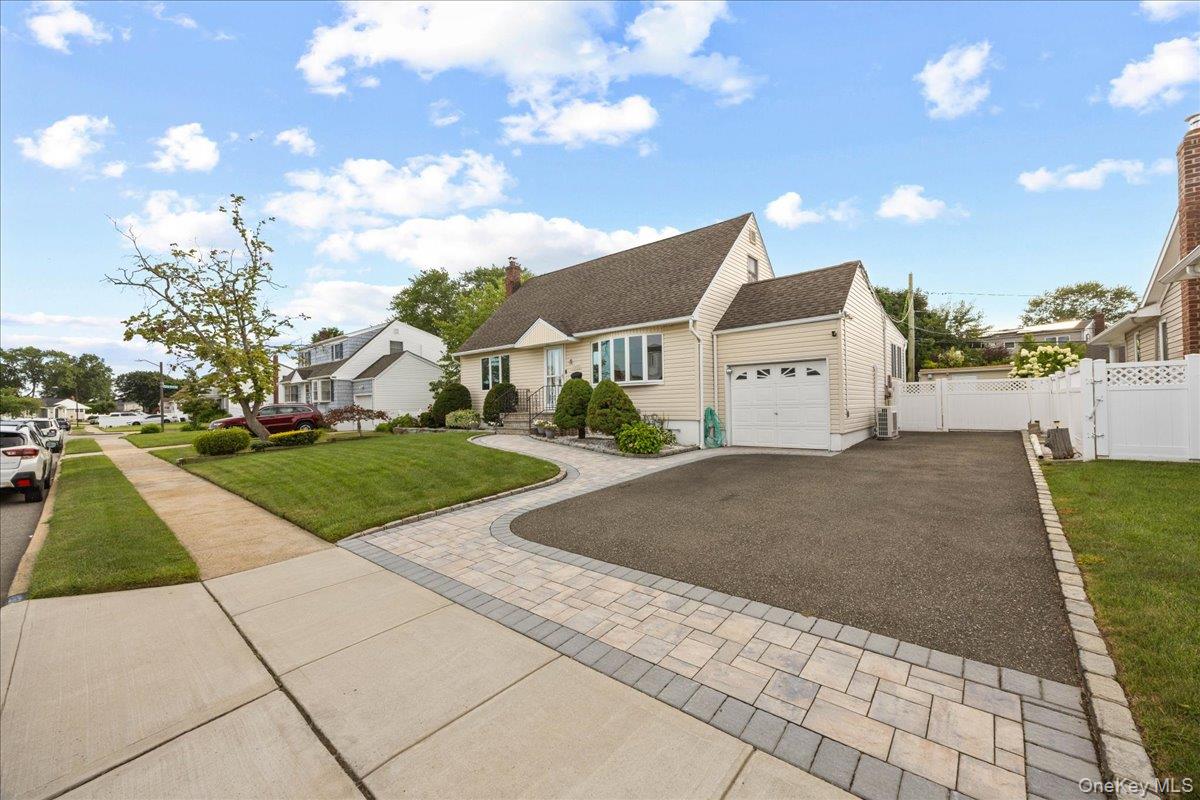 4060 Maywood Drive – For Sale photo 2