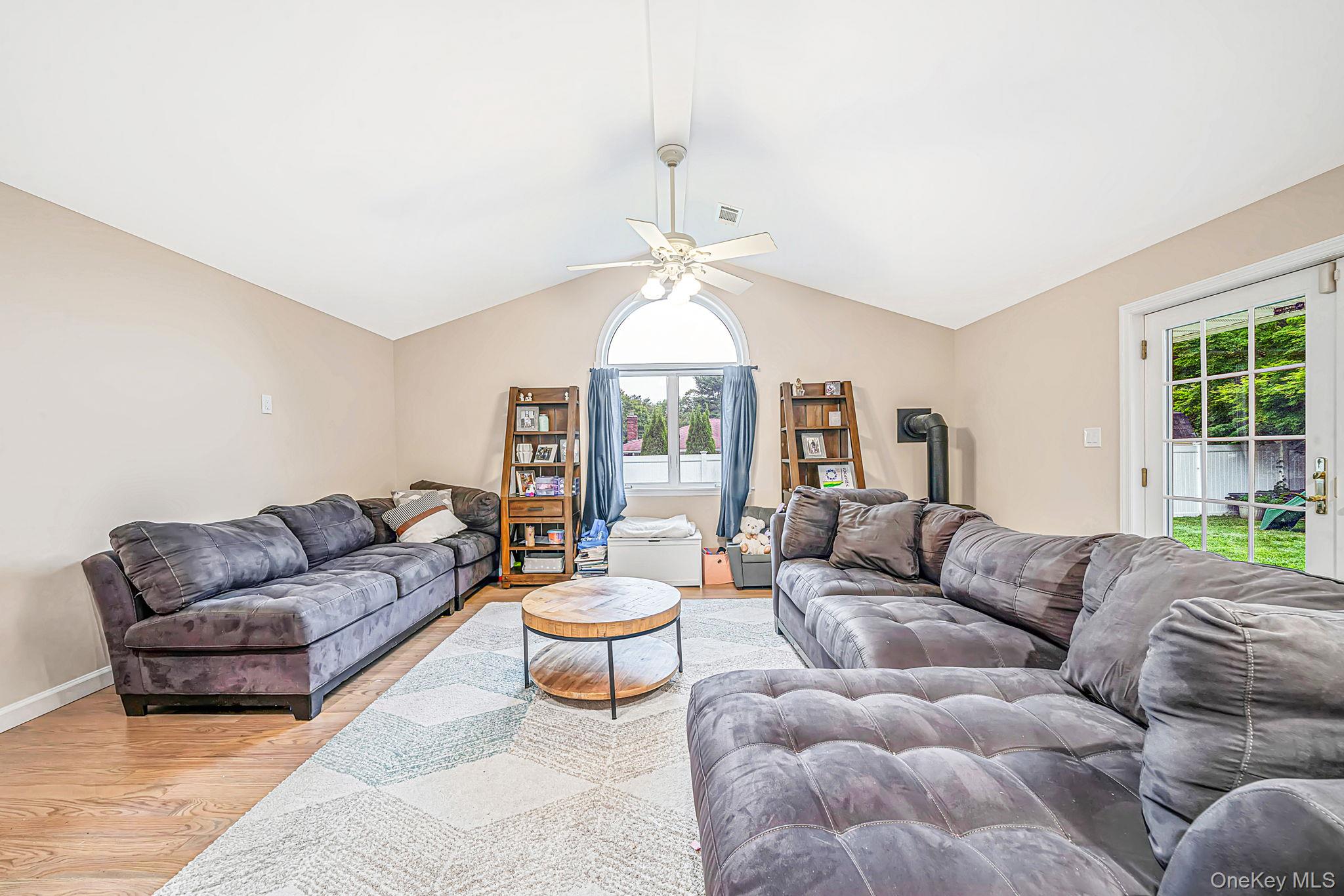 15 Kirby Lane – For Sale photo 14