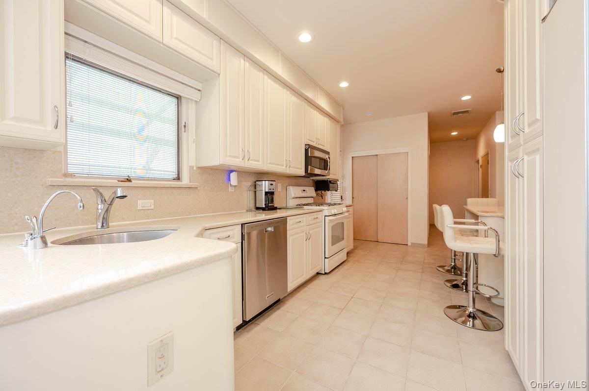 40 Cayuga Avenue – For Rent photo 7