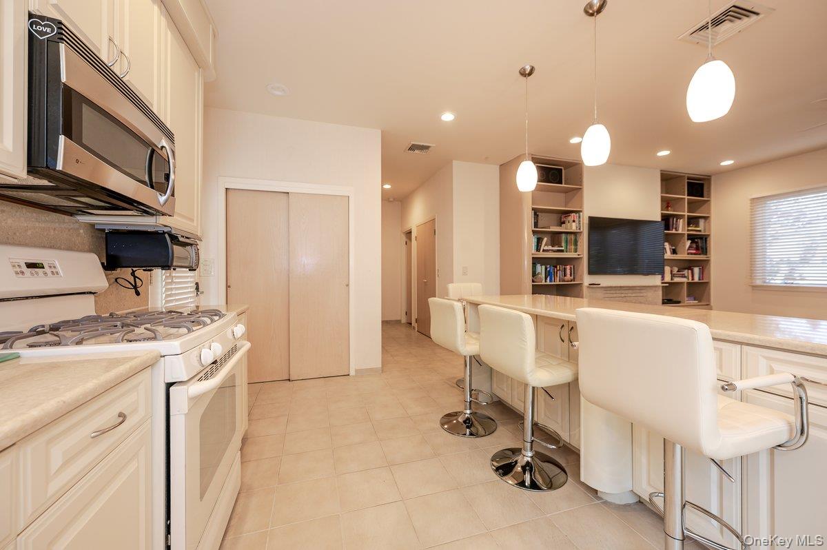 40 Cayuga Avenue – For Rent photo 9