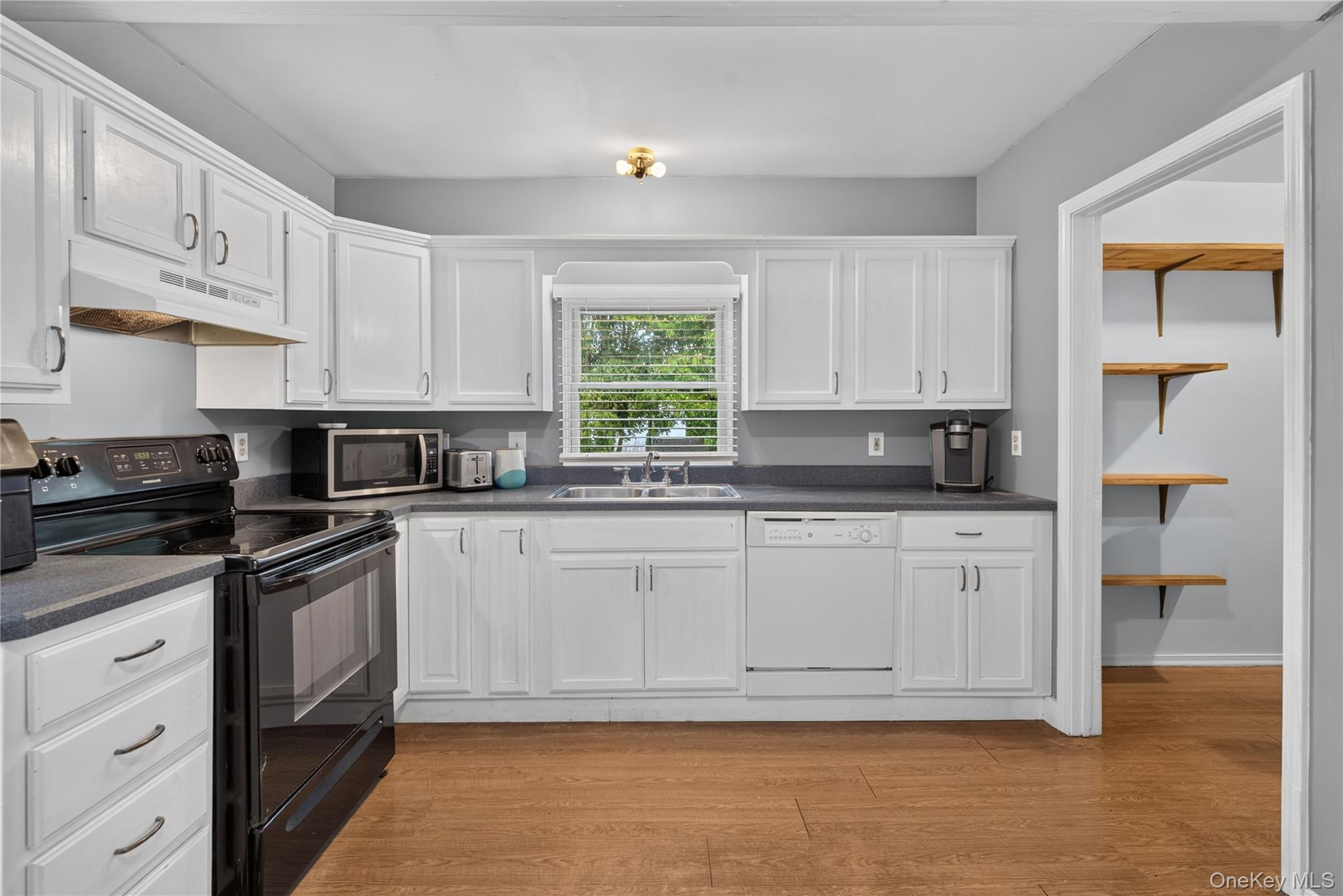 19 Railroad Avenue – For Sale photo 4