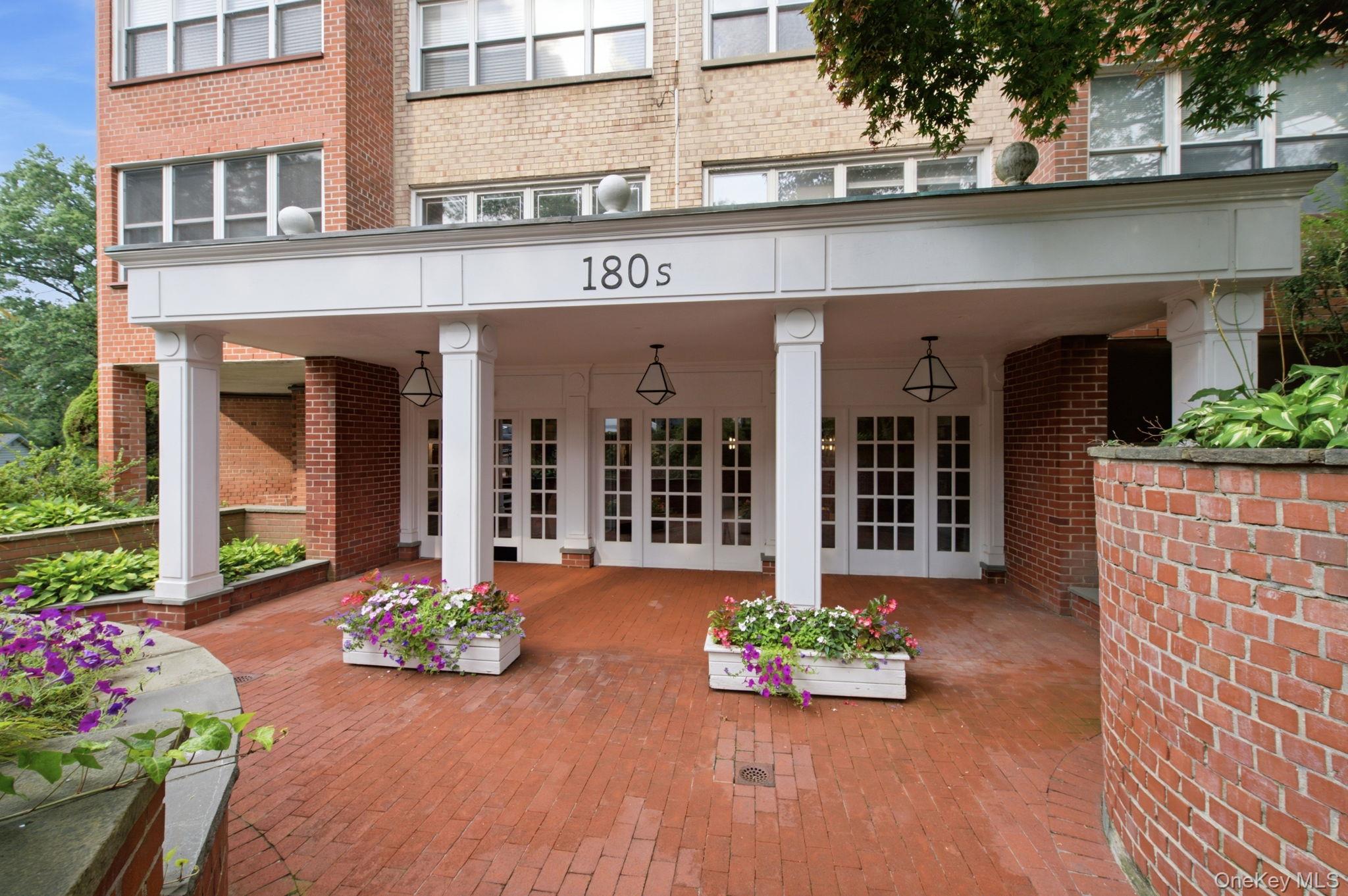 180 South Middle Neck, Unit 1P
