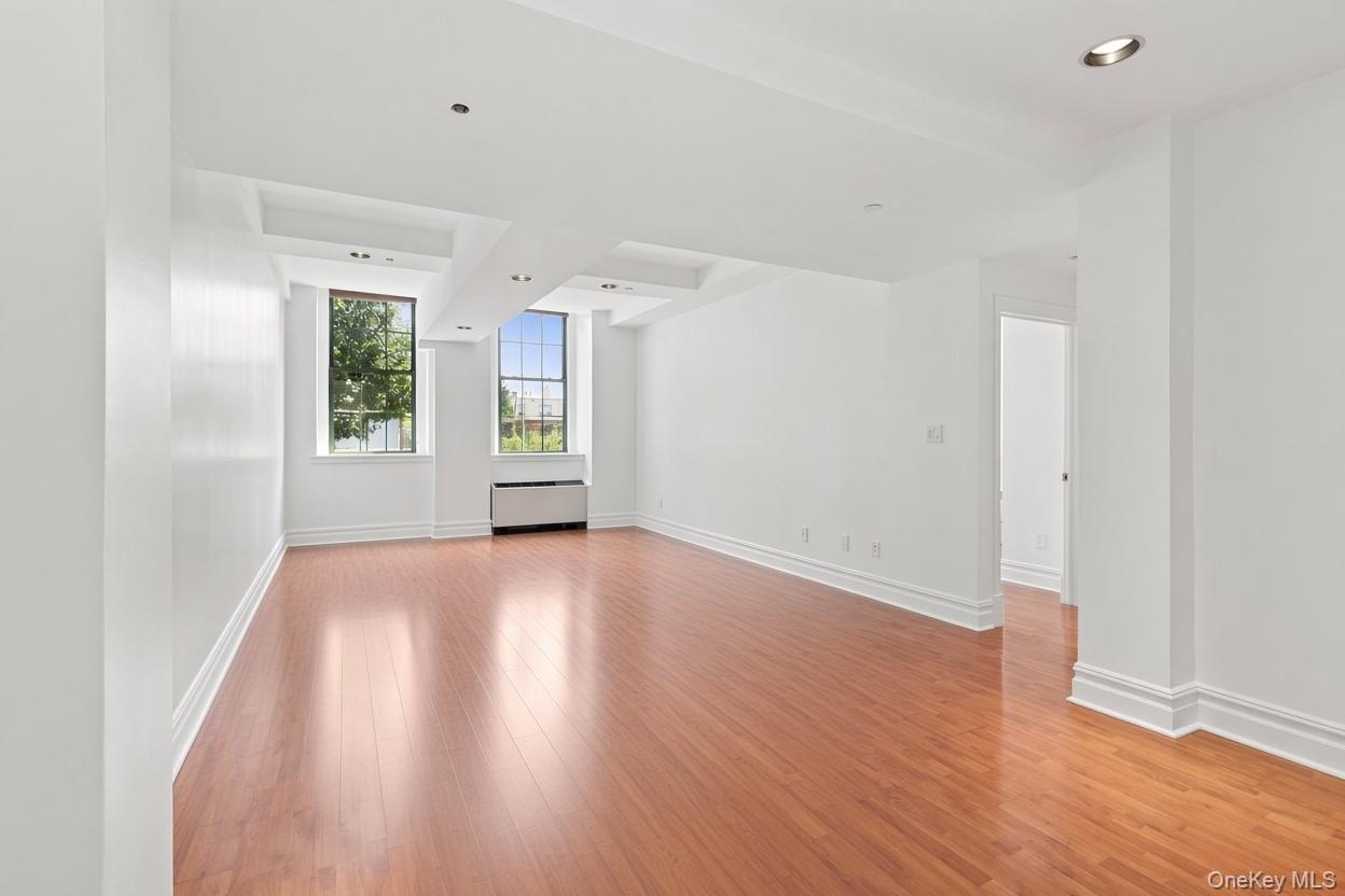 45-02 Ditmars Boulevard, Unit 124 photo 2
