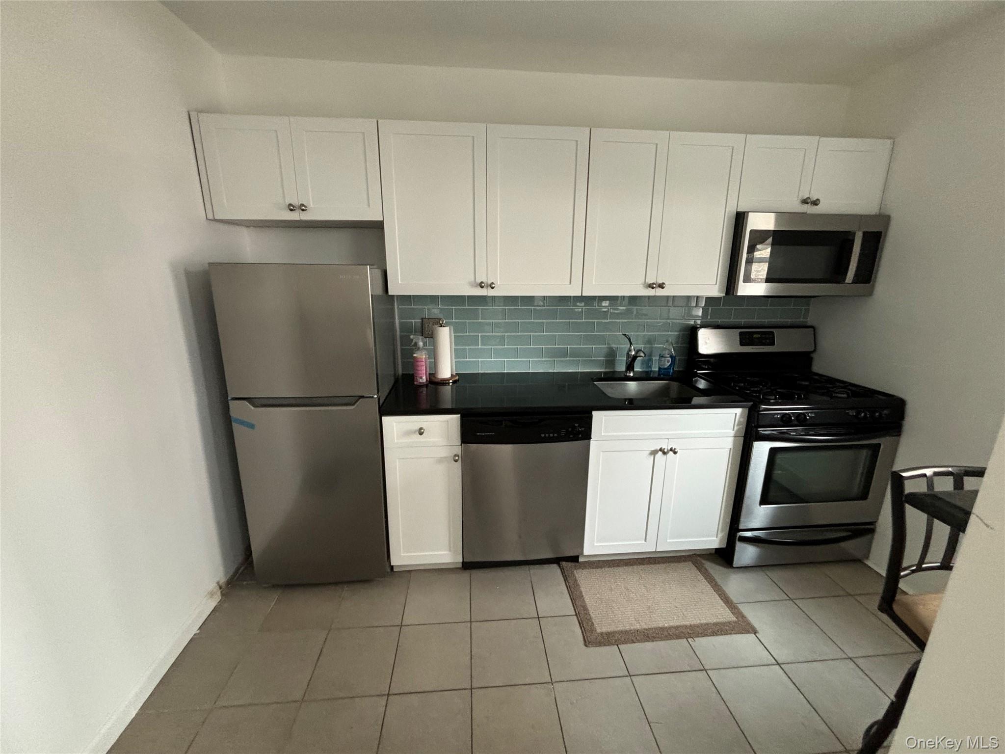 251-255 W Broadway, Unit 203 photo 3