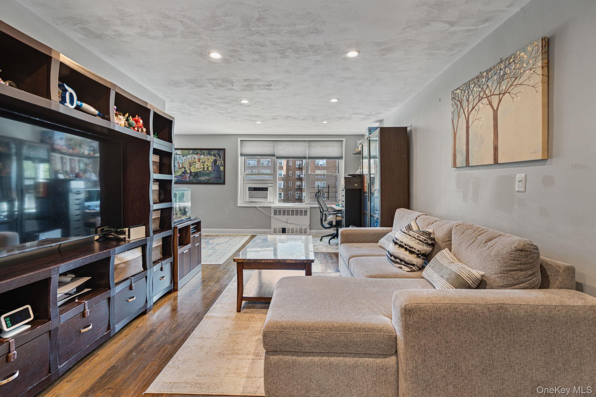 209-15 18th Avenue, Unit 3D photo 7