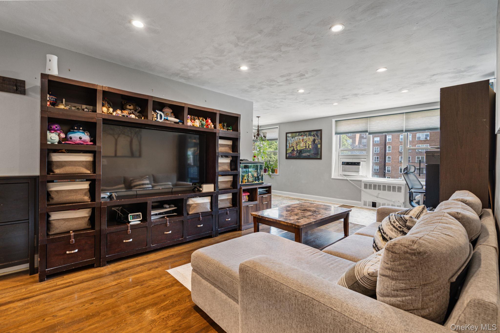 209-15 18th Avenue, Unit 3D photo 5