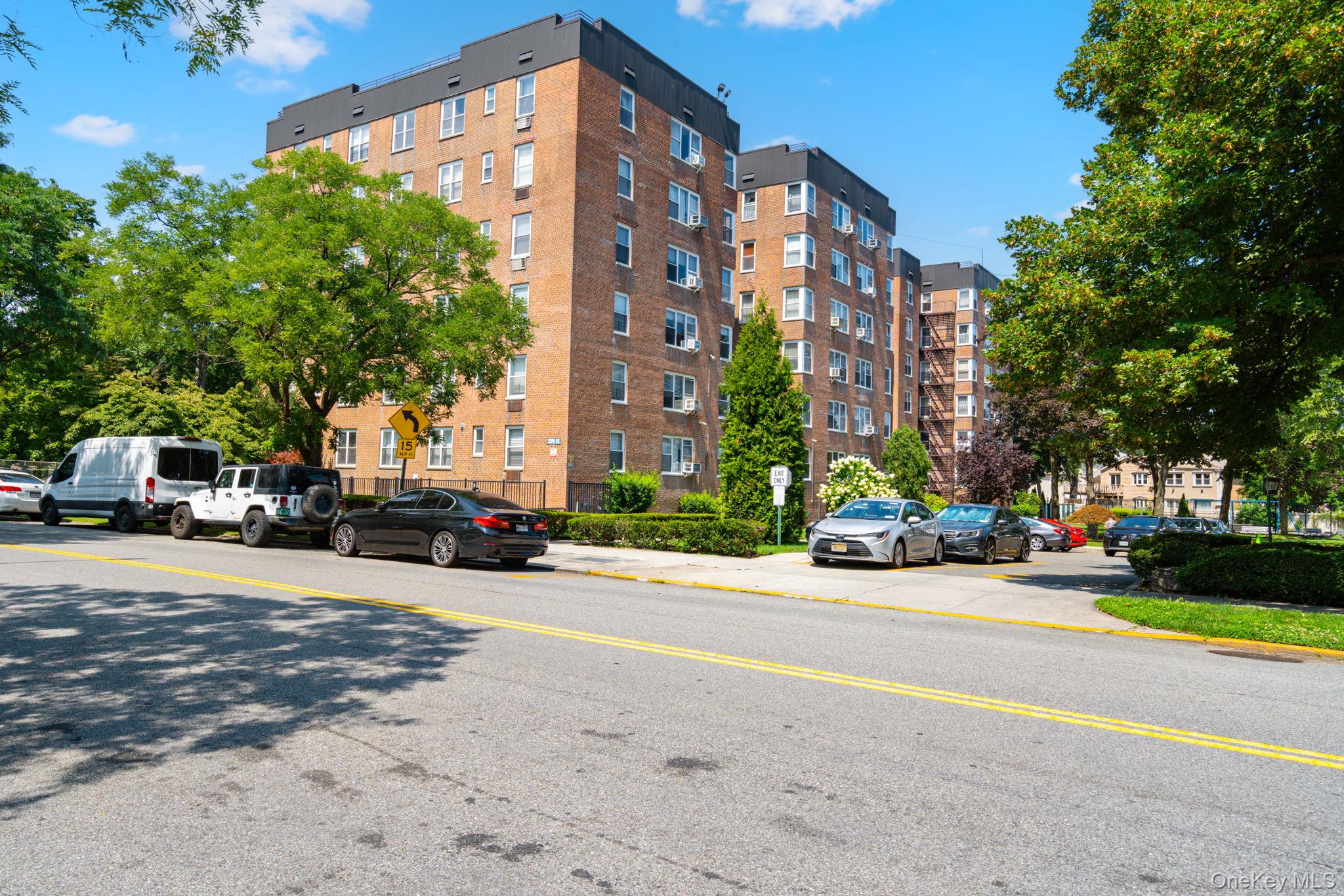 209-15 18th Avenue, Unit 3D photo 4