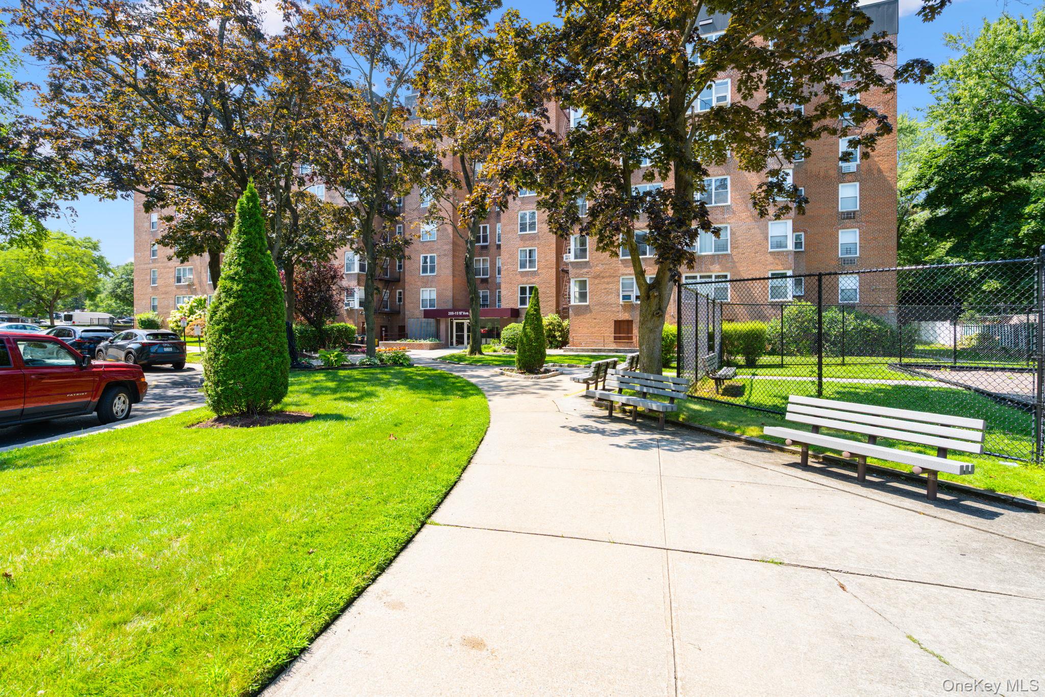 209-15 18th Avenue, Unit 3D photo 2