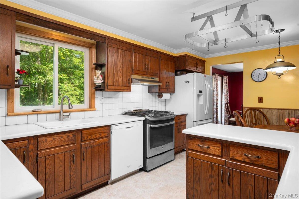 9 Laurel Road – For Sale photo 7