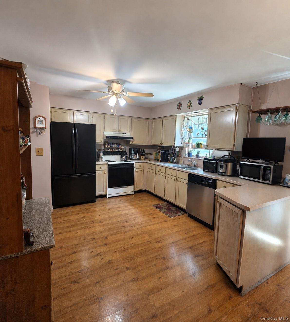 10 Andre Drive – For Sale photo 8