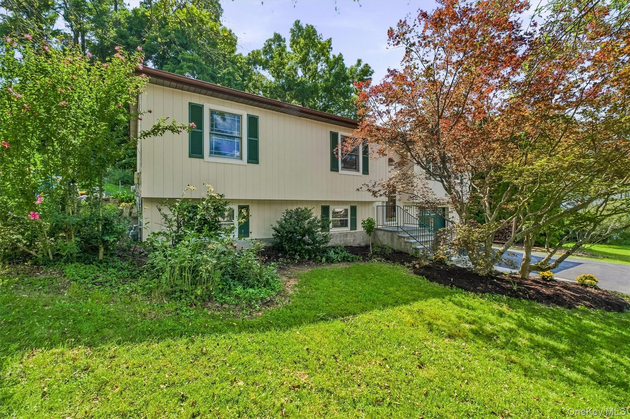 24 Bell Air Lane – For Sale photo 2