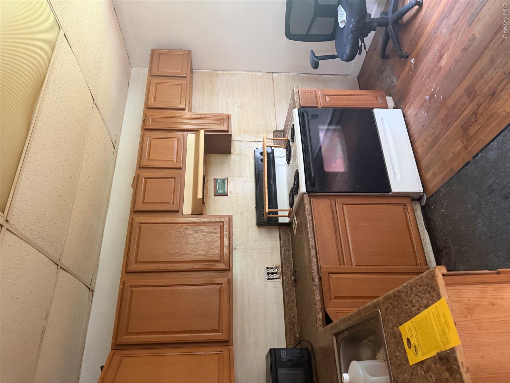 98 Oak Street, Unit 96-98 photo 9