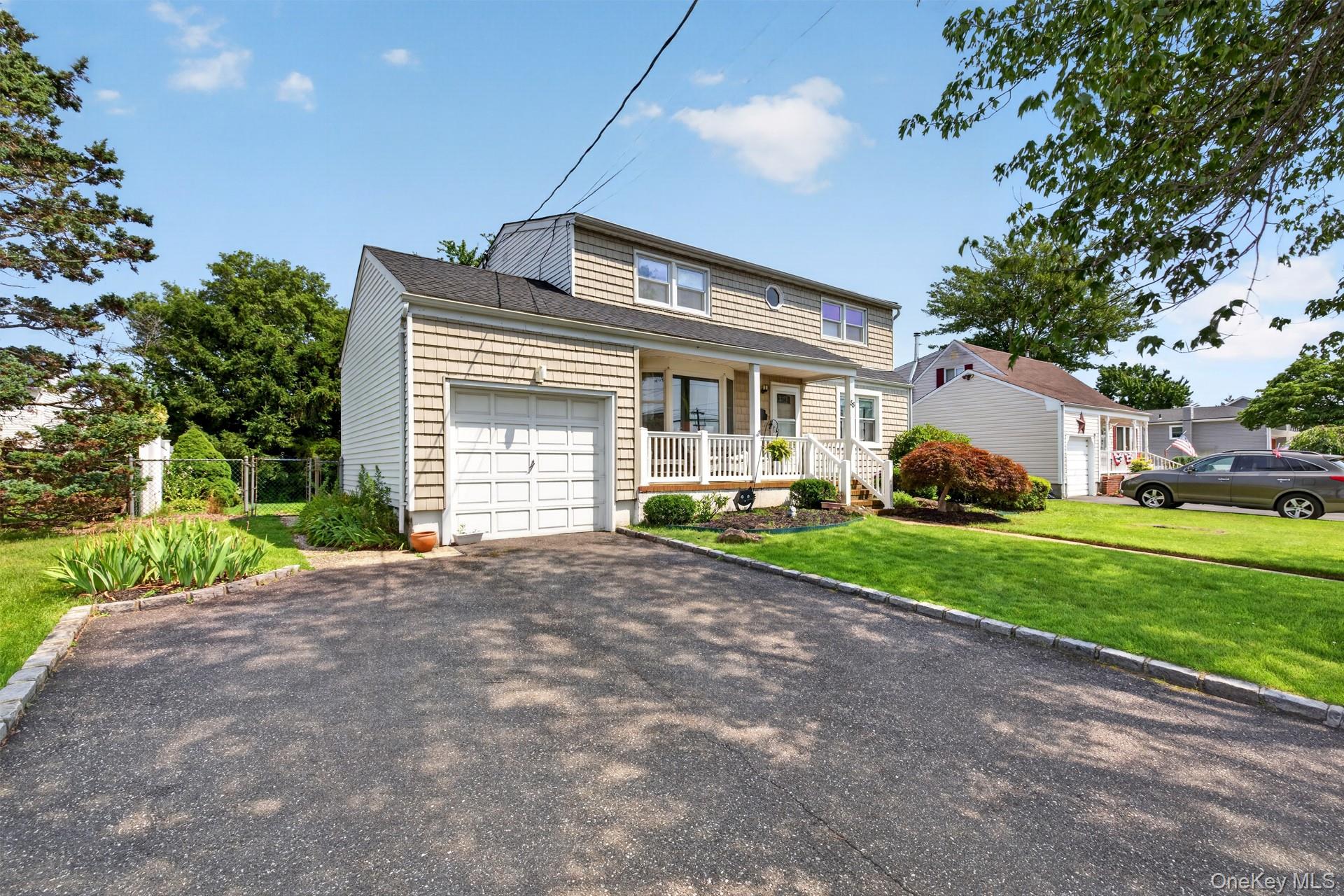 88 Crestwood Boulevard – For Sale photo 2