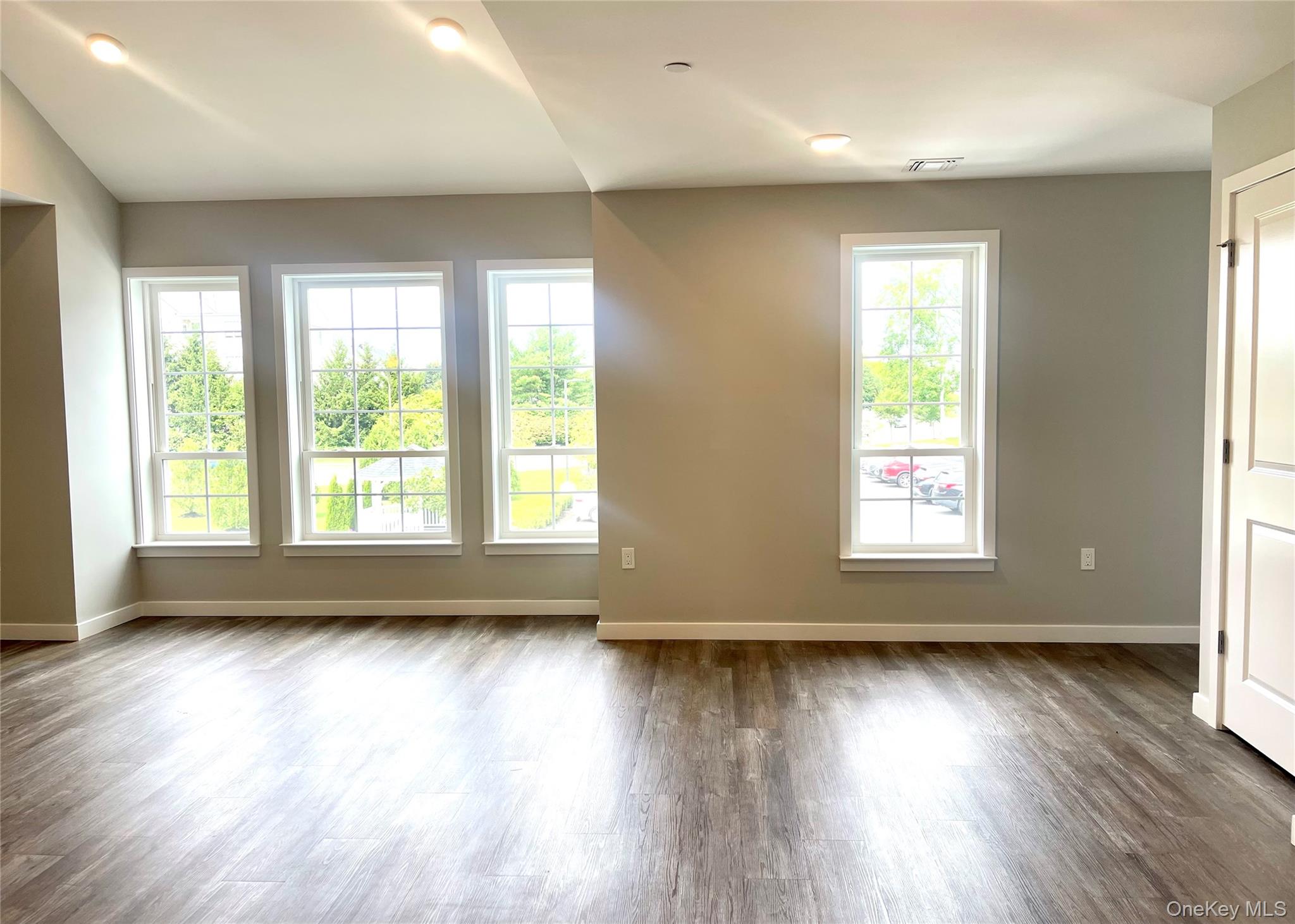 221 Eastview Drive – For Rent photo 10