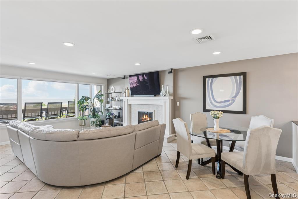 623 Oceanfront, Unit A photo 4