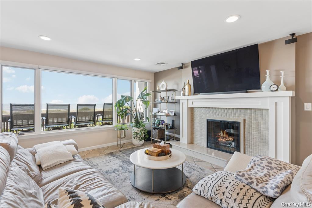 623 Oceanfront, Unit A photo 3