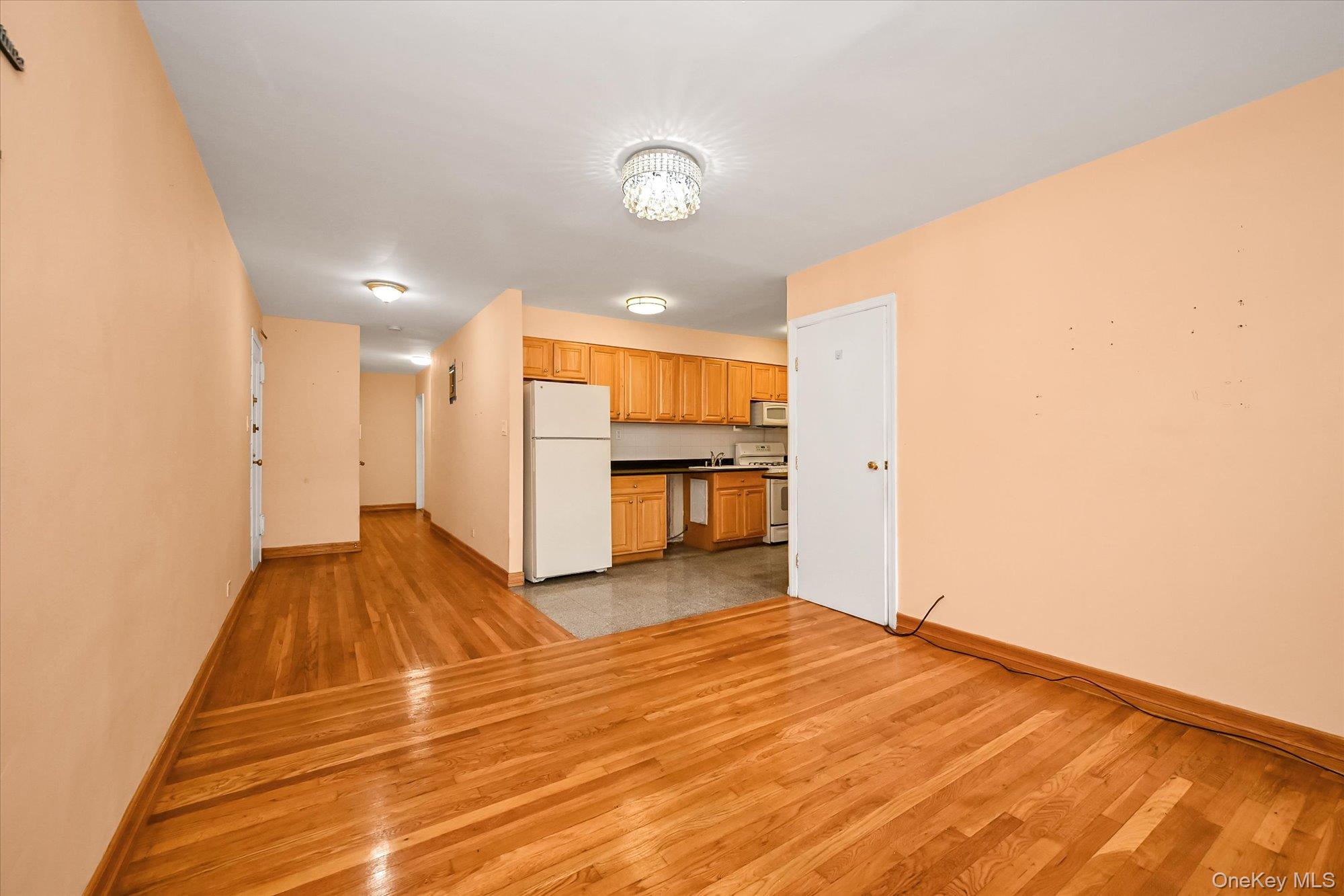 140-18 Burden Crescent, Unit 411 photo 3