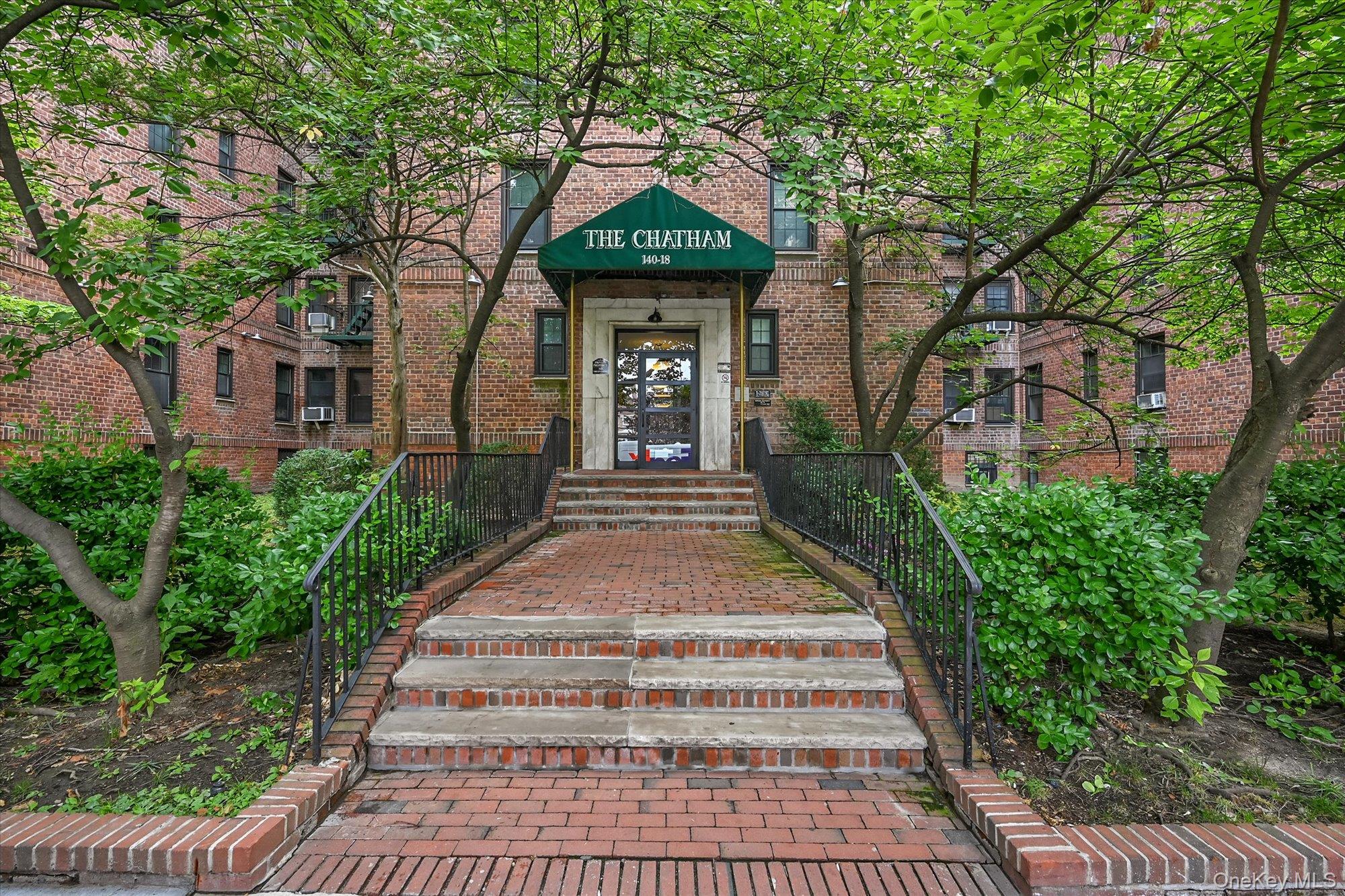 140-18 Burden Crescent, Unit 411