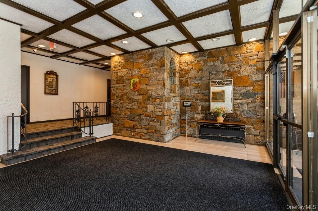 25 Franklin Avenue, Unit 2A photo 3