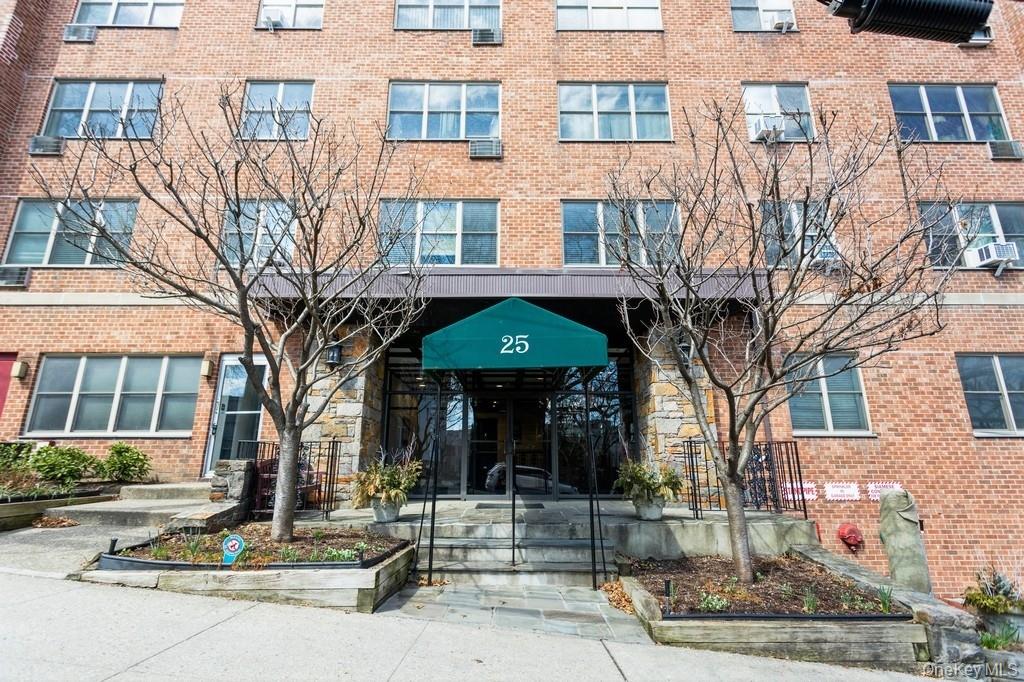 25 Franklin Avenue, Unit 2A photo 2