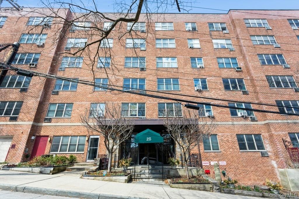 25 Franklin Avenue, Unit 2A