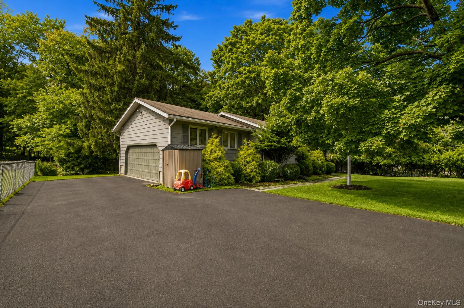61 S Airmont Road – For Sale photo 23