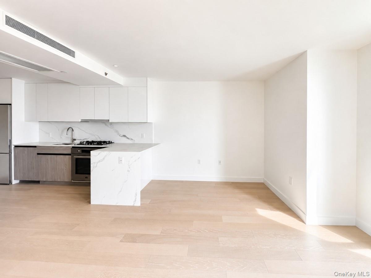 144-49 Northern Boulevard, Unit 722 photo 2