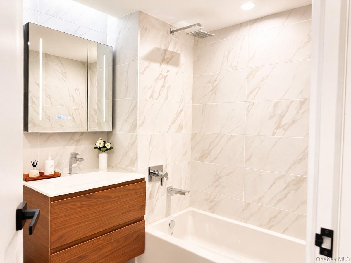 144-49 Northern Boulevard, Unit 722 photo 4
