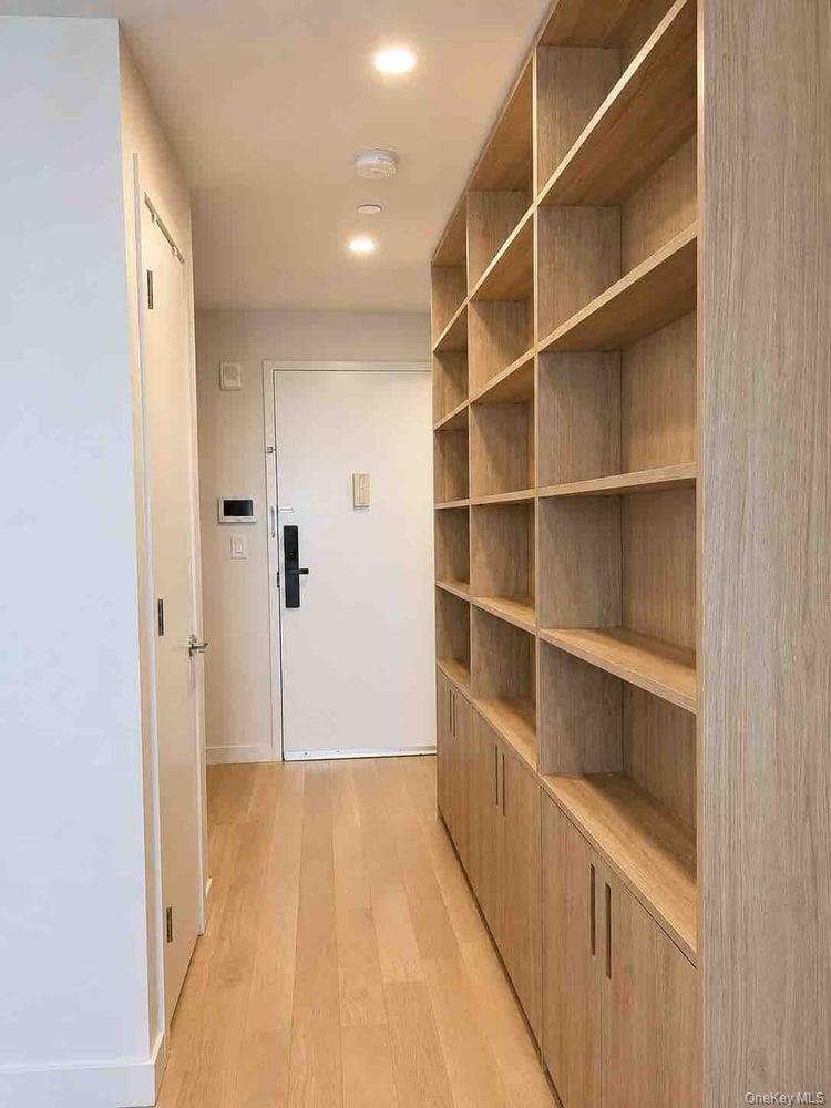 131-02B 40th Road, Unit 4U photo 3