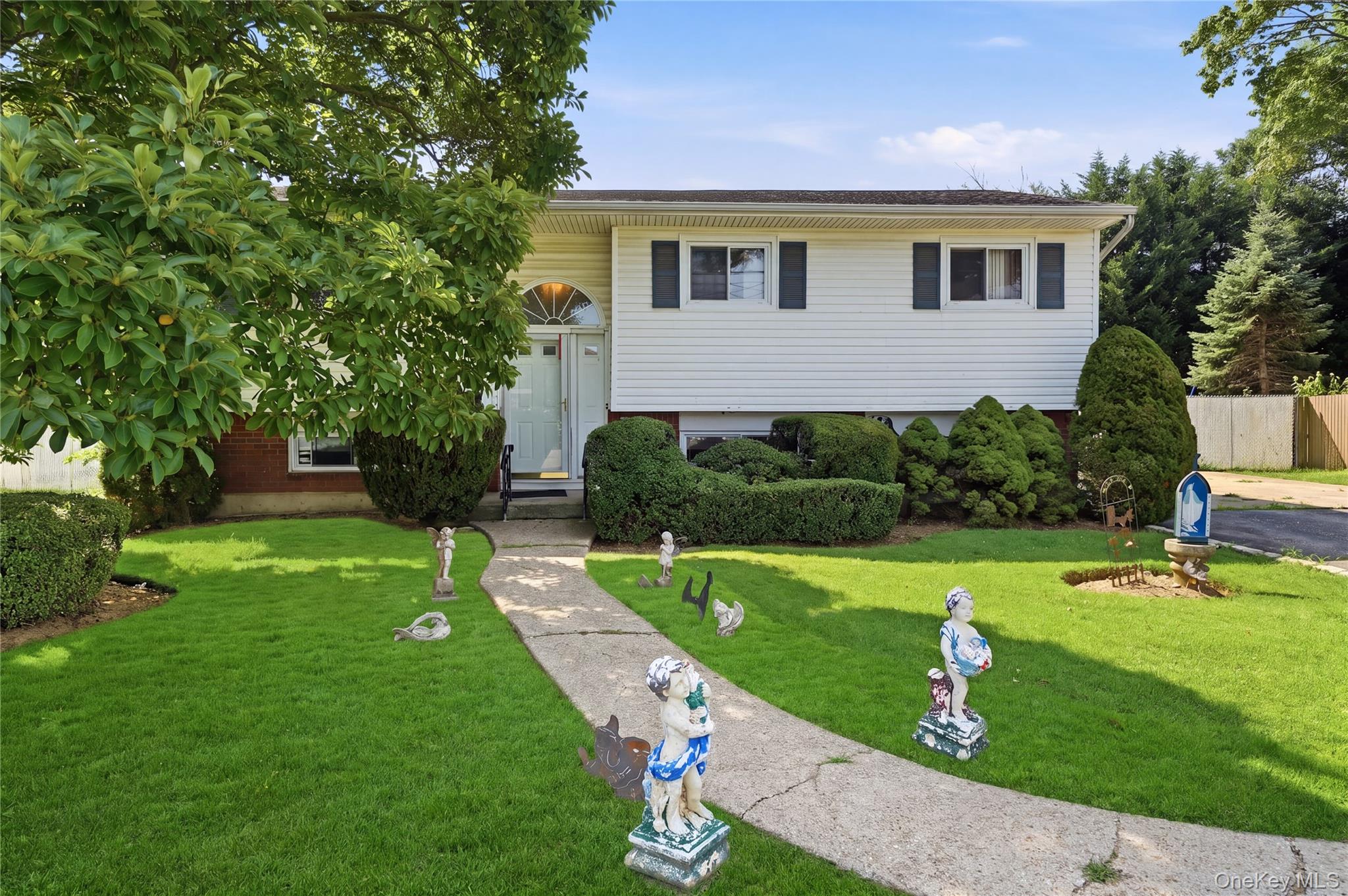 835 7th Street – For Sale photo 2