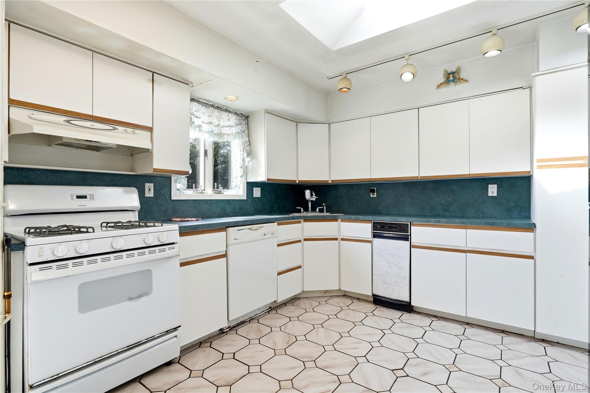 835 7th Street – For Sale photo 8