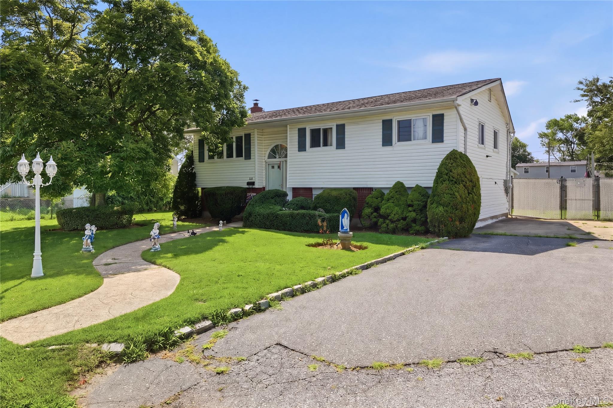 835 7th Street – For Sale