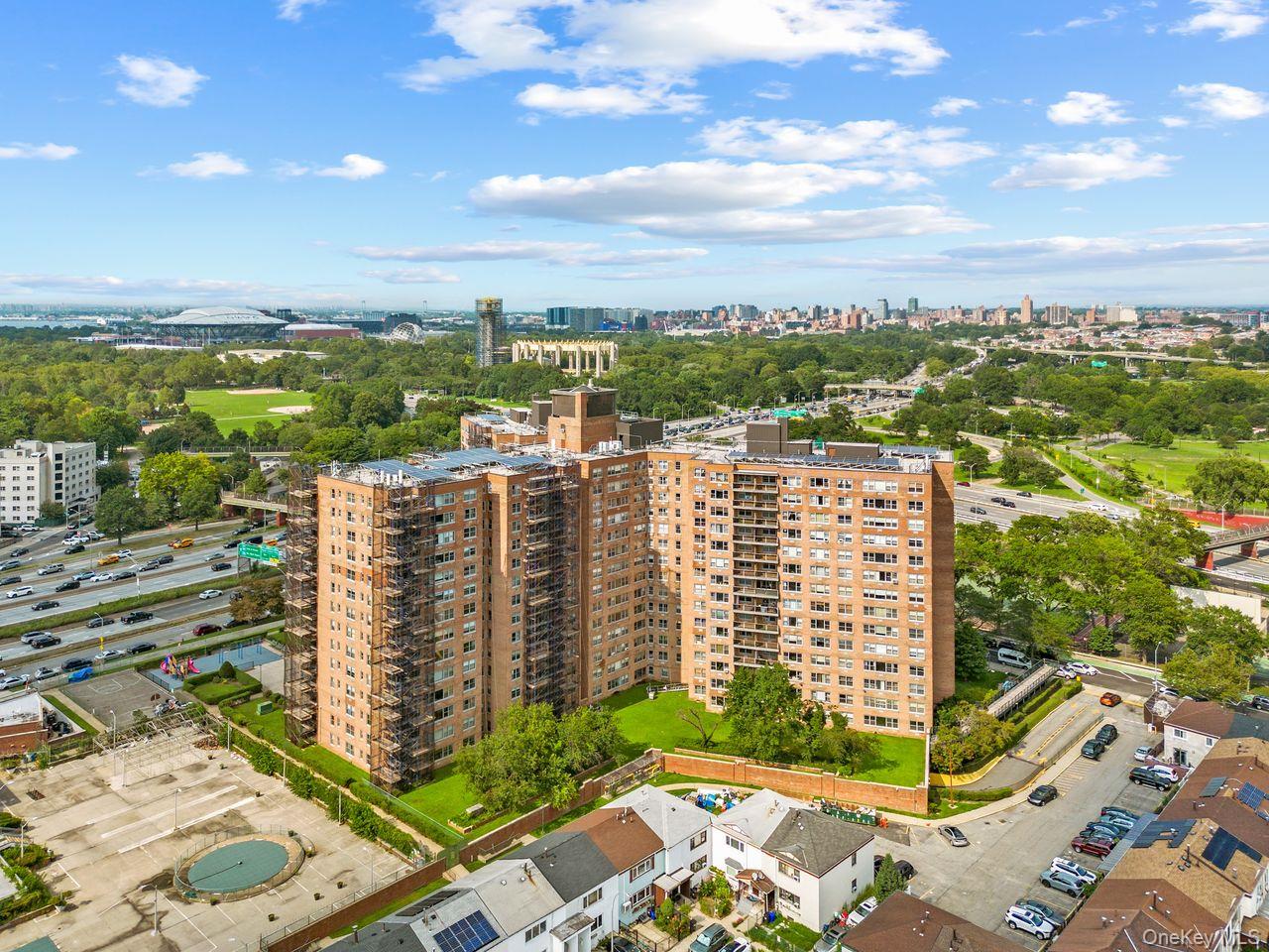 61-20 Grand Central Parkway, Unit A1508 photo 4