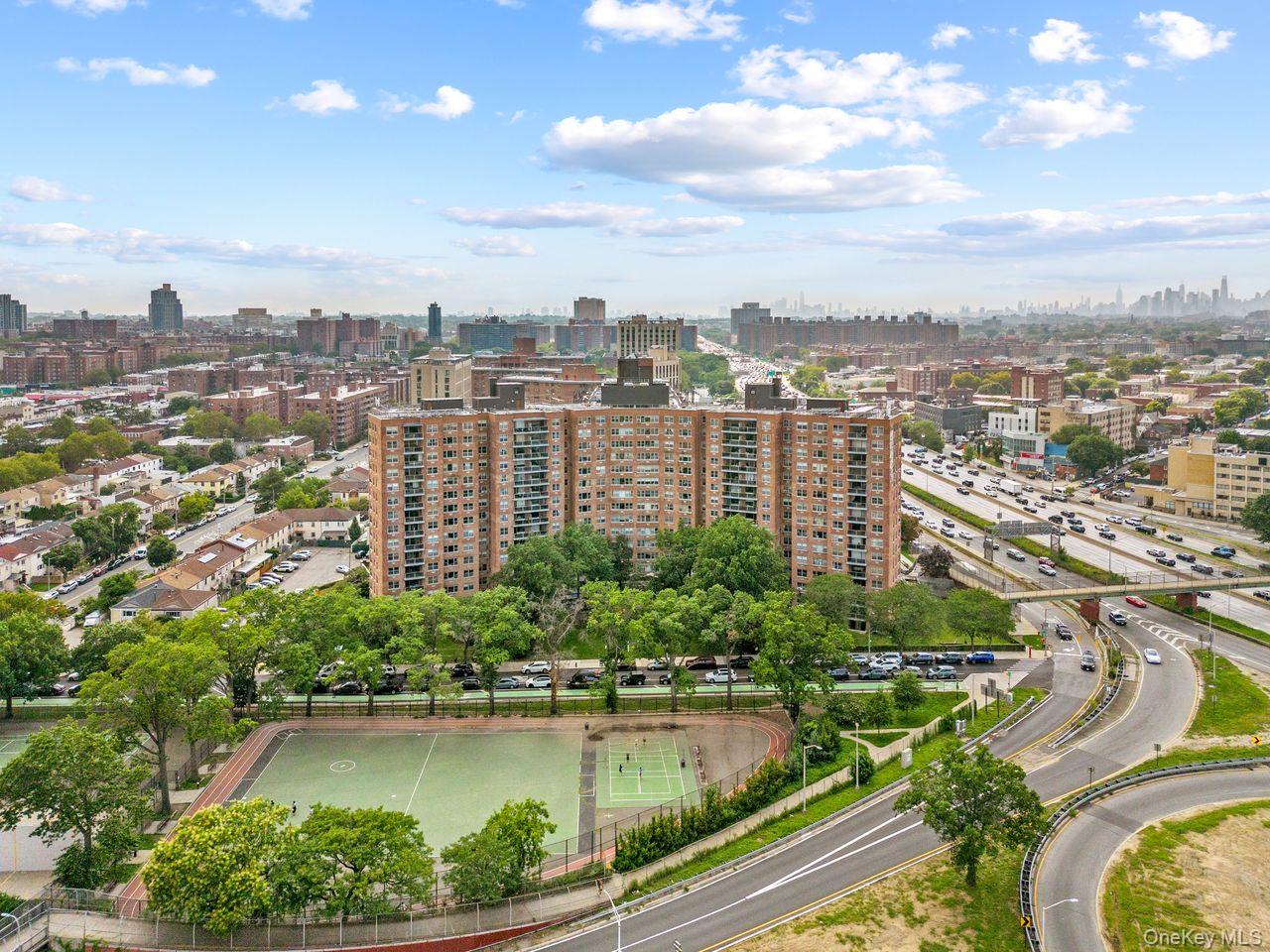 61-20 Grand Central Parkway, Unit A1508 photo 5