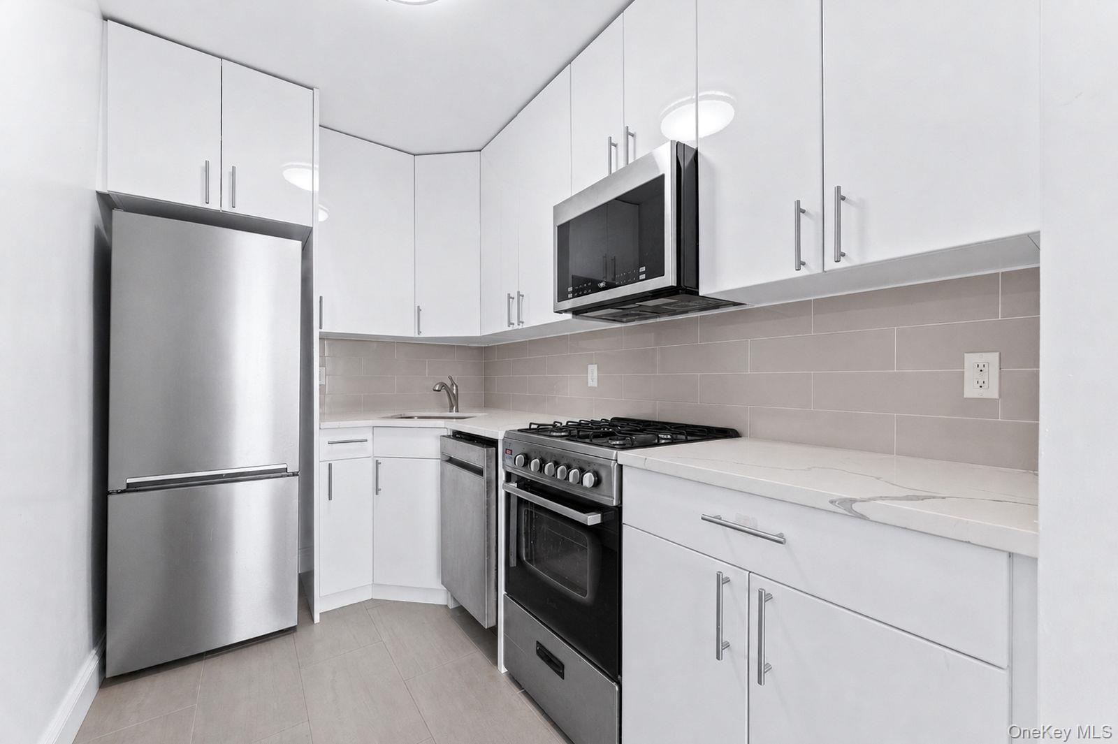 61-20 Grand Central Parkway, Unit A1508 photo 14