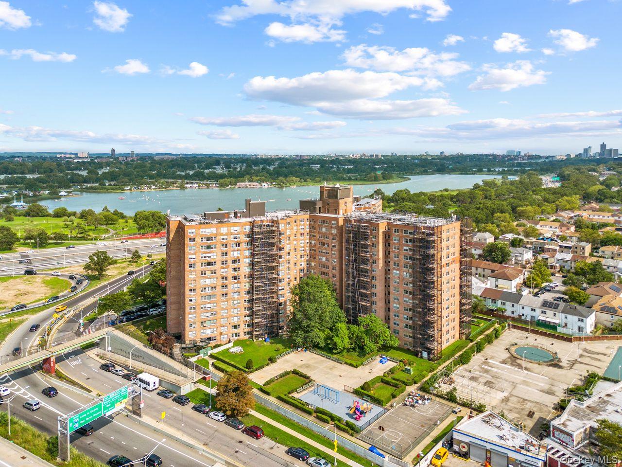 61-20 Grand Central Parkway, Unit A1508 photo 2