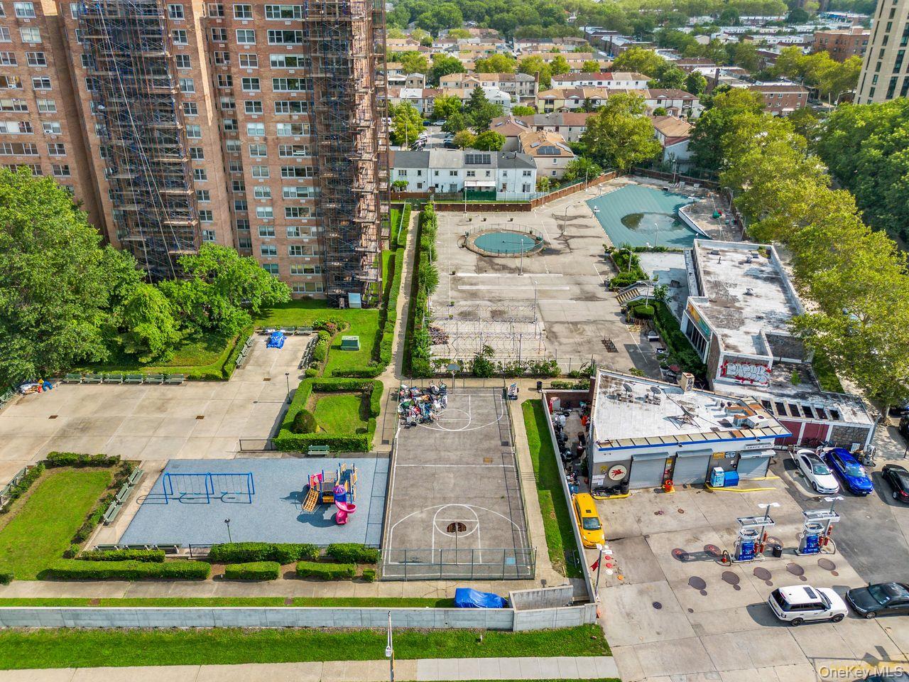 61-20 Grand Central Parkway, Unit A1508 photo 3