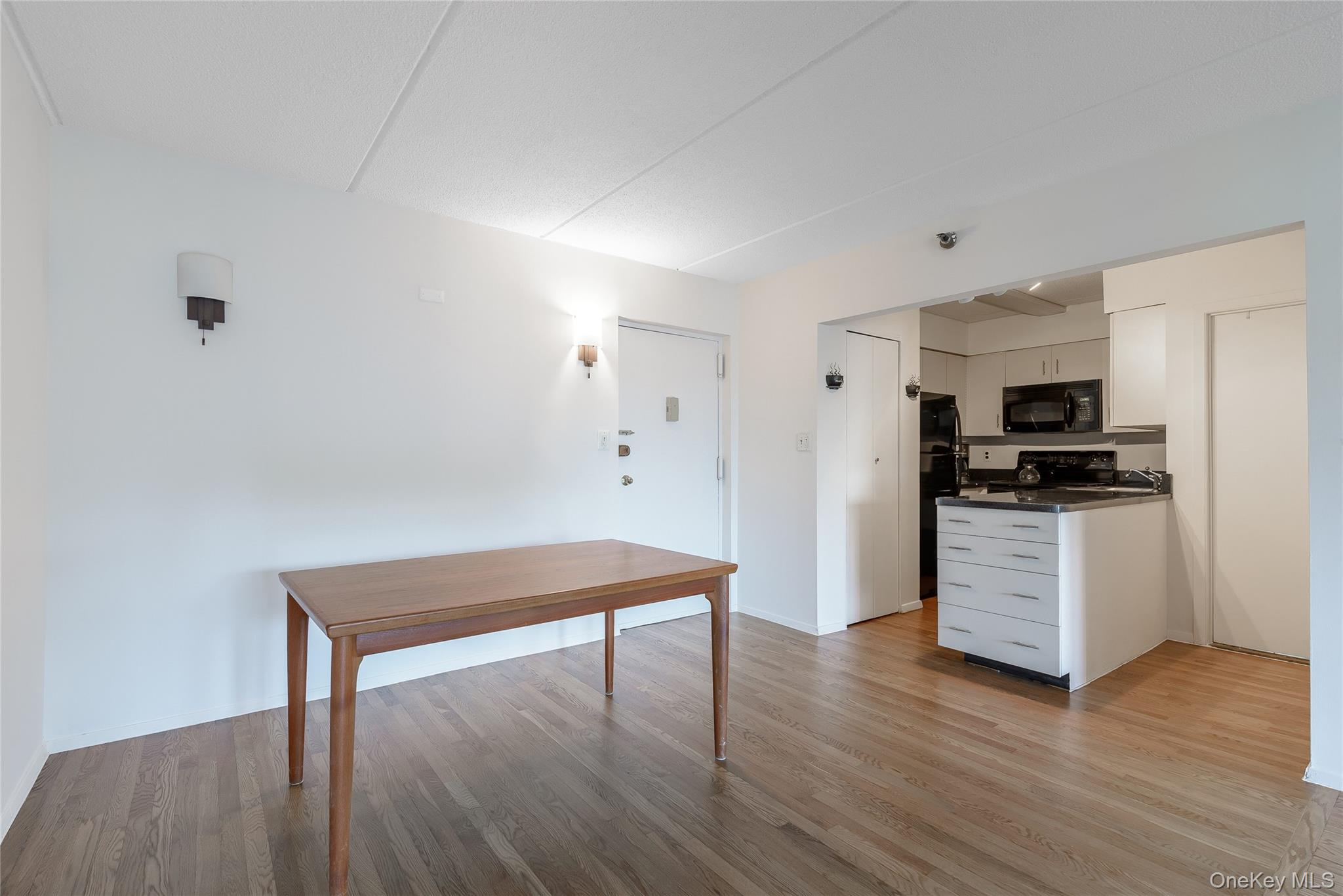 205 Mineola Boulevard, Unit 3G photo 10